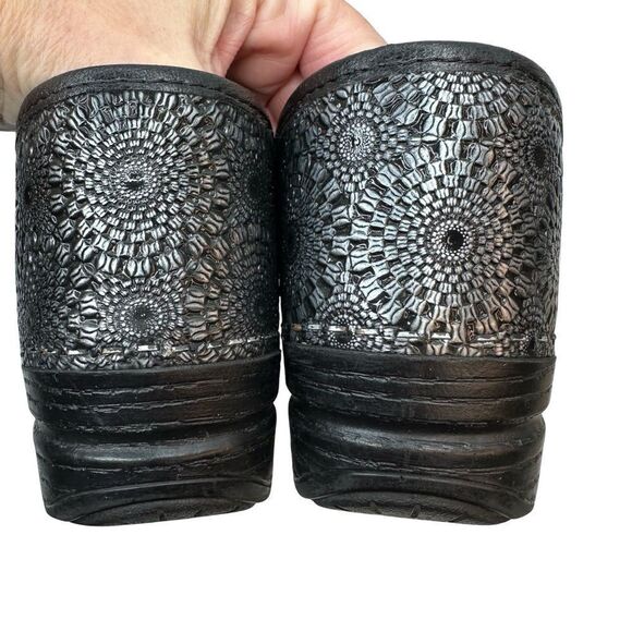 Dansko Pro XP Black Silver Medallion Embossed Patent Clog Sz US 7.5 8 EU 38 - Picture 13 of 17